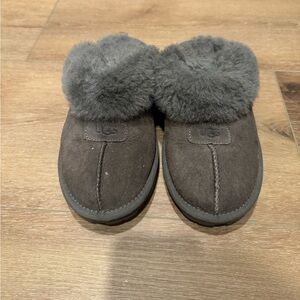 Pre loved uggs size 7
